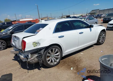 2018 Chrysler 300 Limited z USA, uszkodzony, nr VIN 2C3CCAEG6JH142712